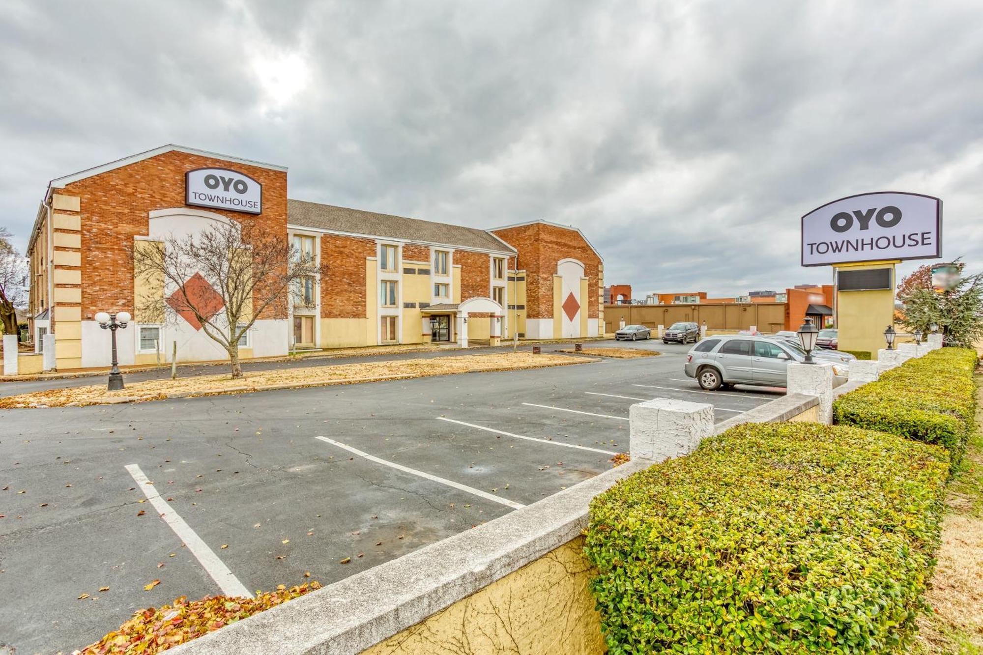 فندق Oyo Townhouse Tulsa Woodland Hills المظهر الخارجي الصورة