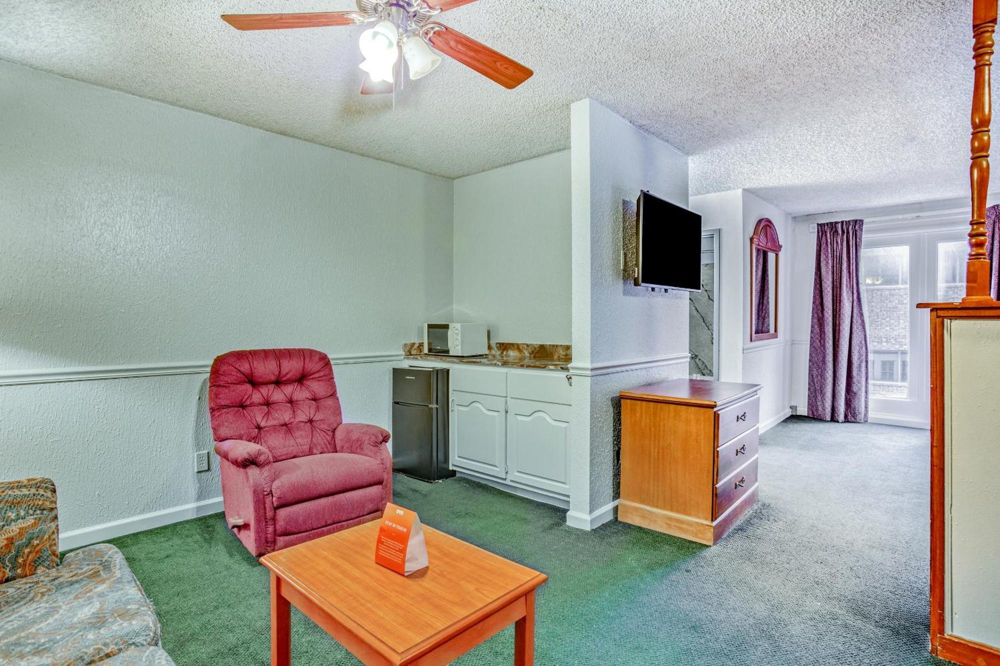 فندق Oyo Townhouse Tulsa Woodland Hills المظهر الخارجي الصورة