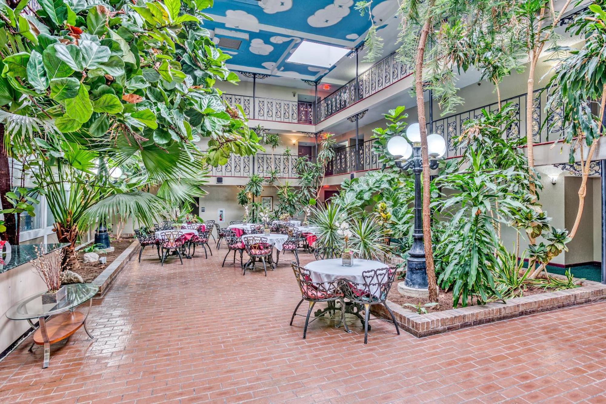 فندق Oyo Townhouse Tulsa Woodland Hills المظهر الخارجي الصورة